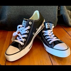 NWT Converse Chuck Taylor All Star Oxfords M6 W8